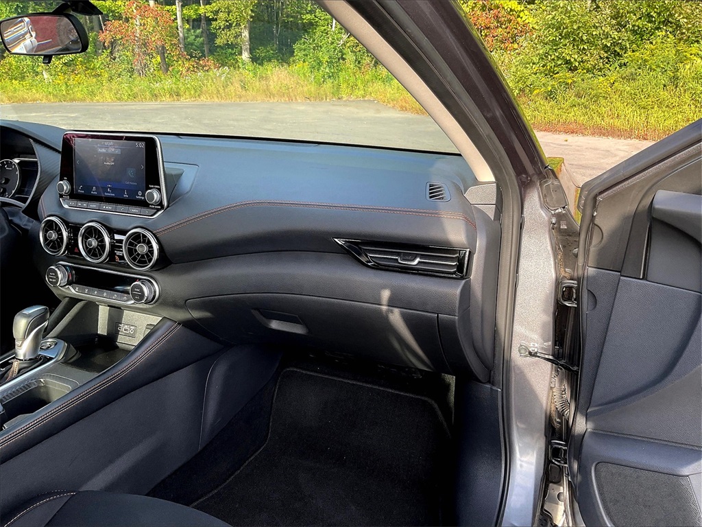 2022 Nissan Sentra SR photo 12