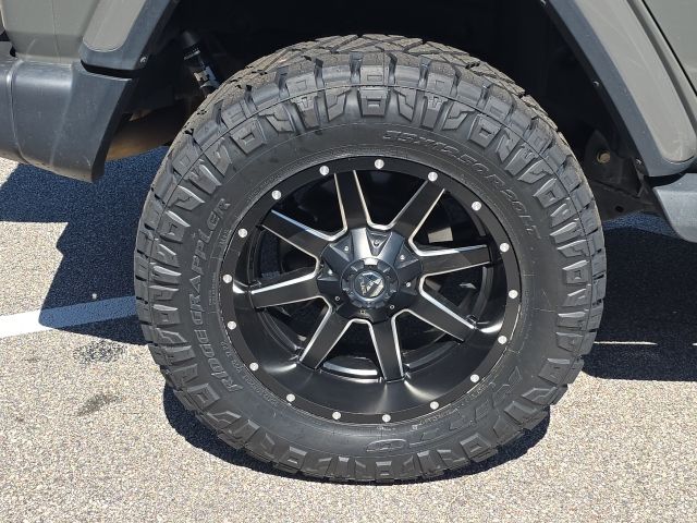 2020 Jeep Wrangler Unlimited Sahara photo 9