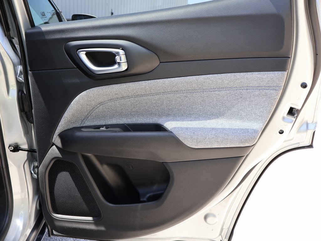 2025 Jeep Compass Latitude photo 11