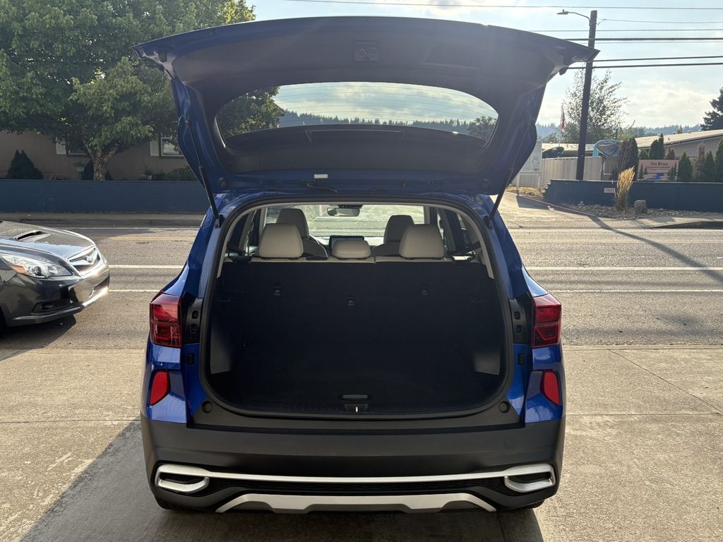 2022 Kia Seltos EX photo 9