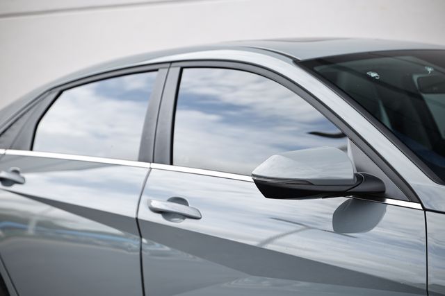 2022 Hyundai Elantra Limited photo 5