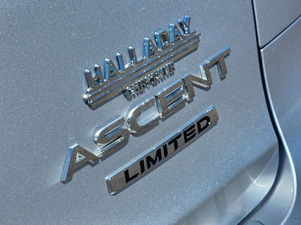 2022 Subaru Ascent Limited photo 9