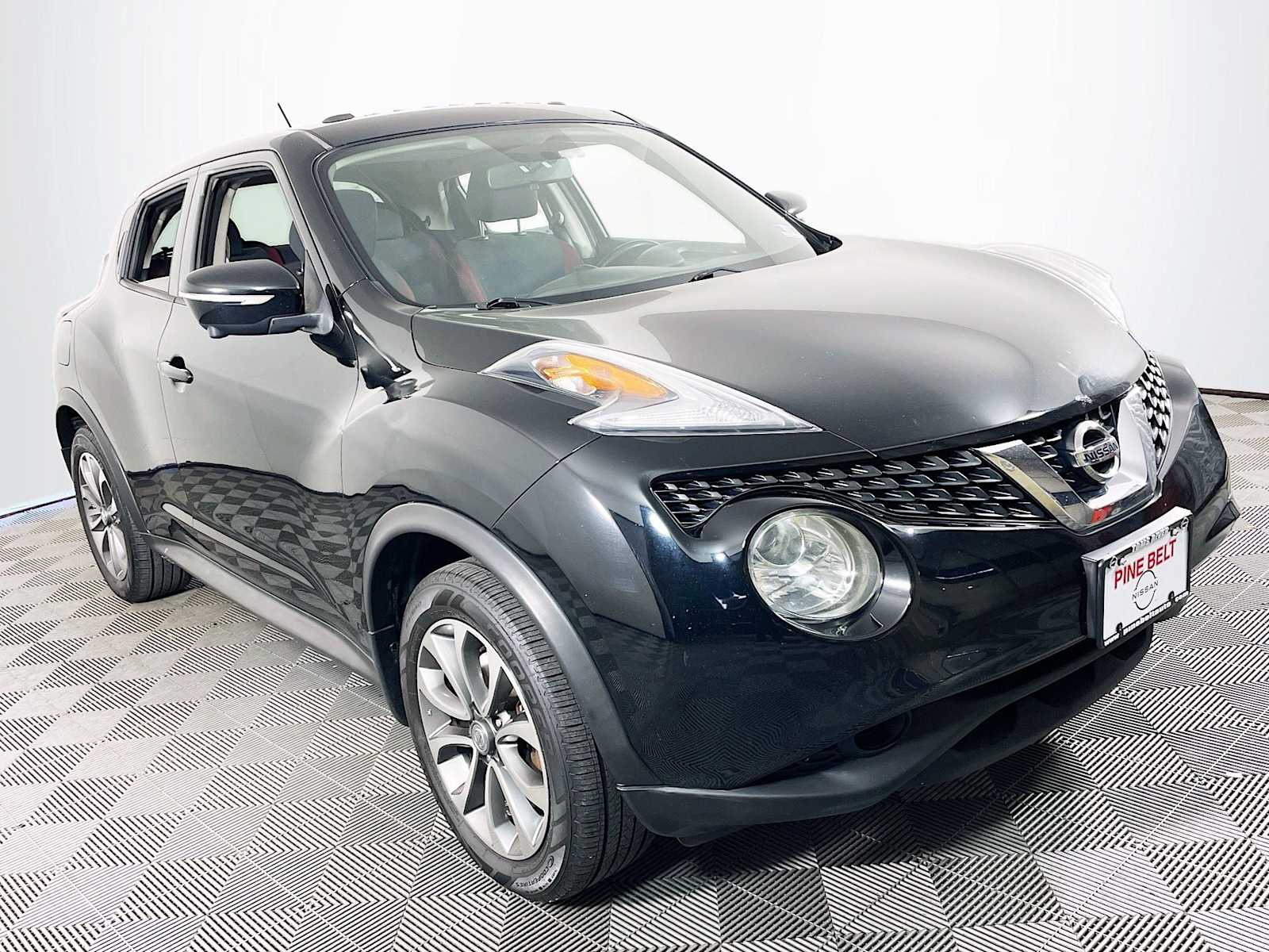 2017 Nissan Juke SV photo 2