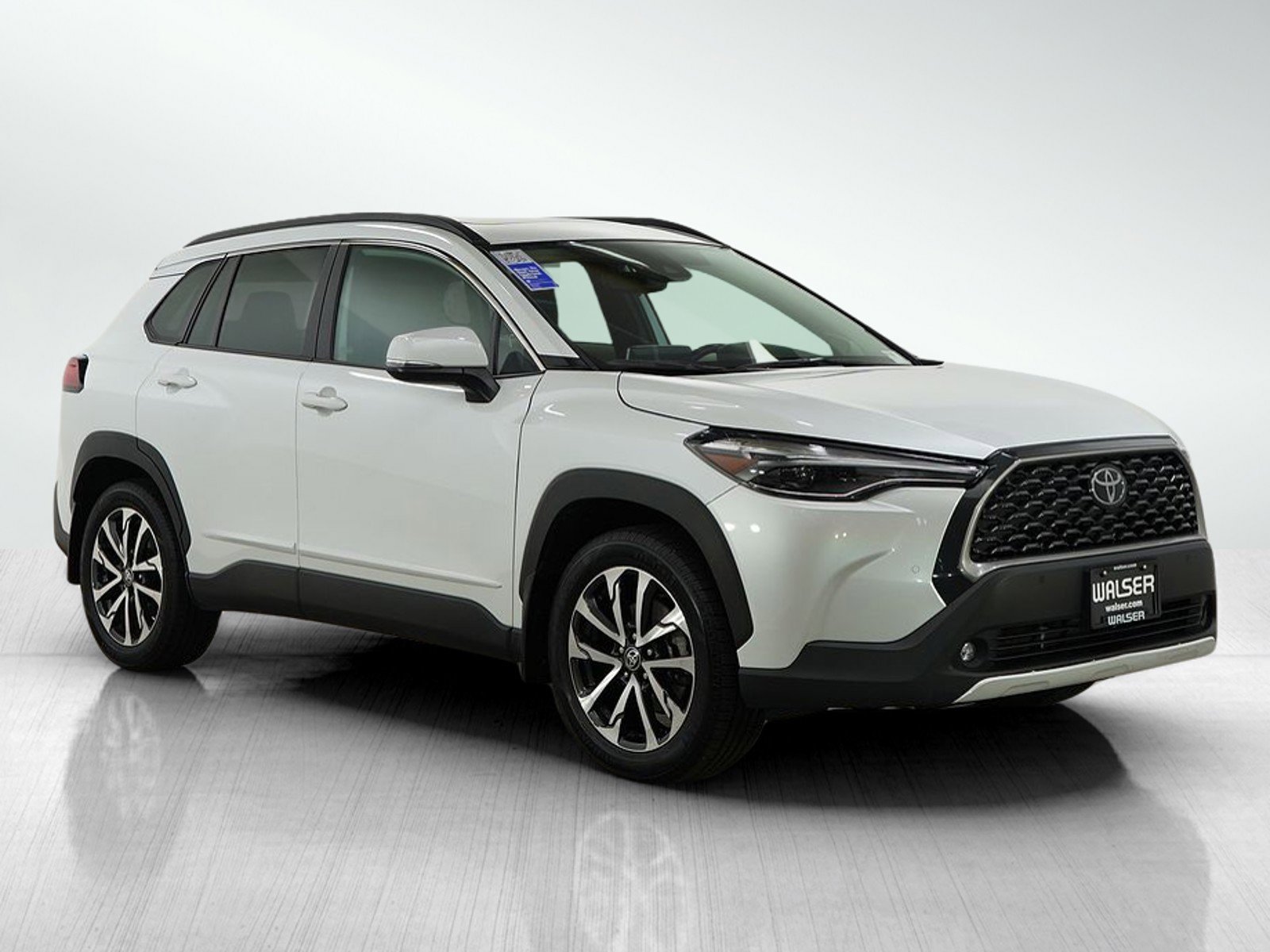 2022 Toyota Corolla Cross XLE photo 6