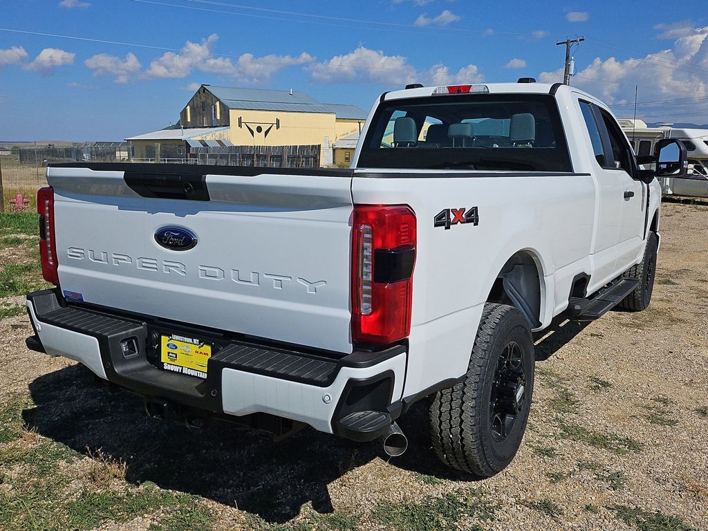 2025 Ford F-350 photo 12
