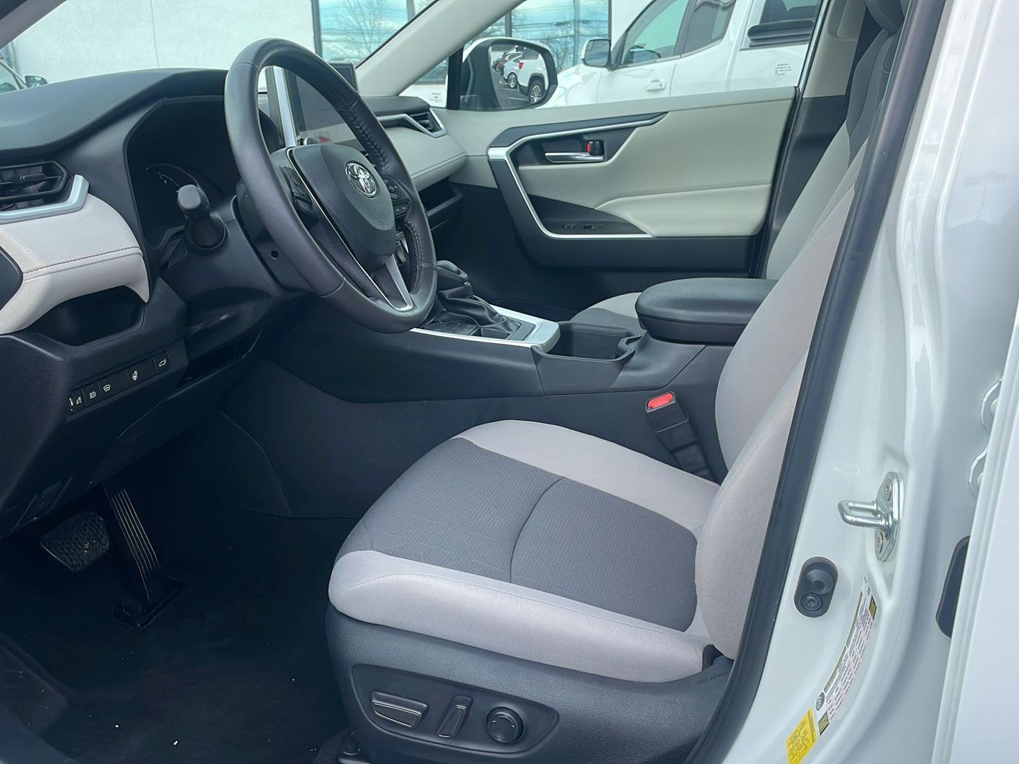 2024 Toyota RAV4 XLE photo 4