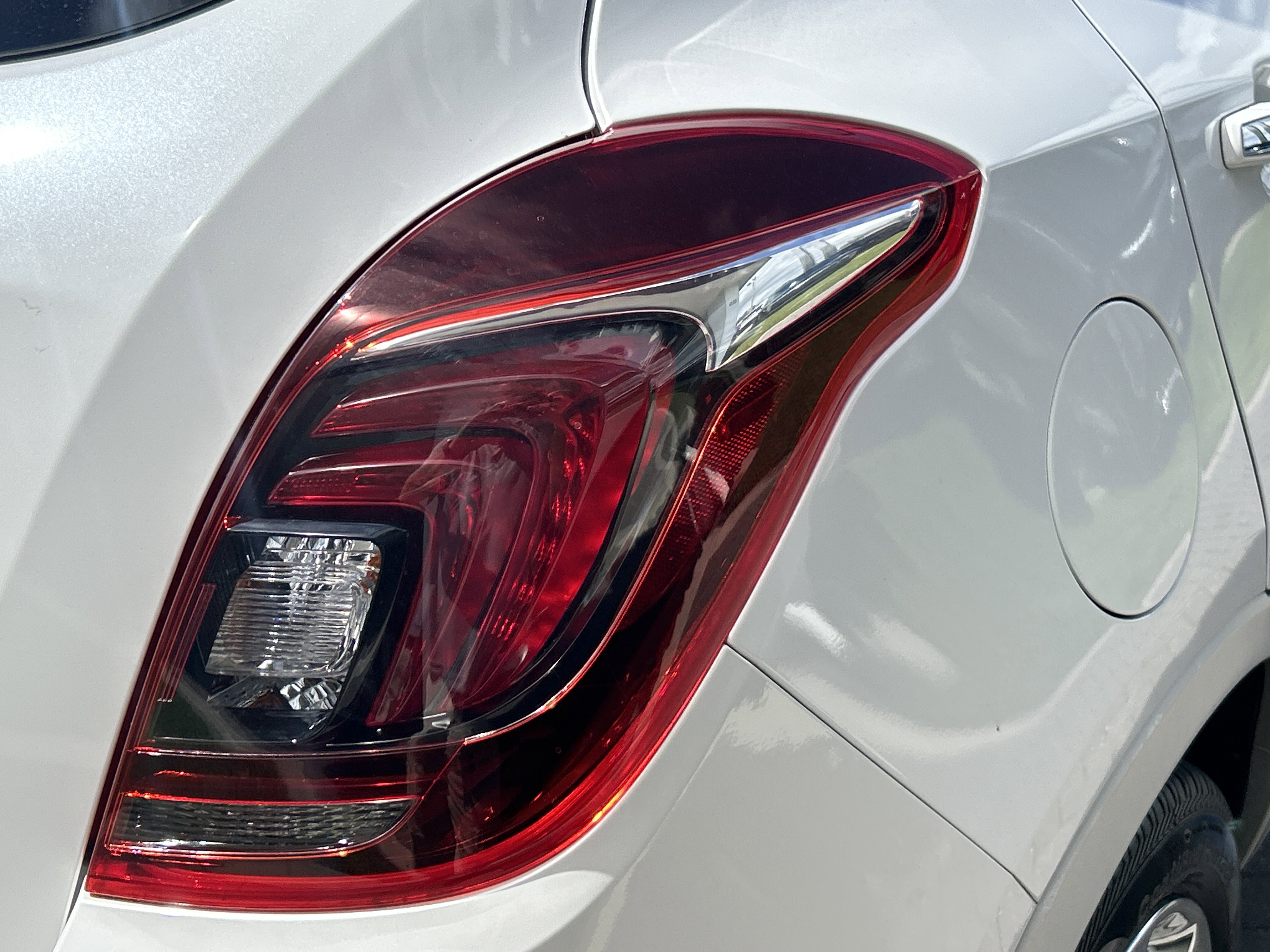 2019 Buick Encore Essence photo 3