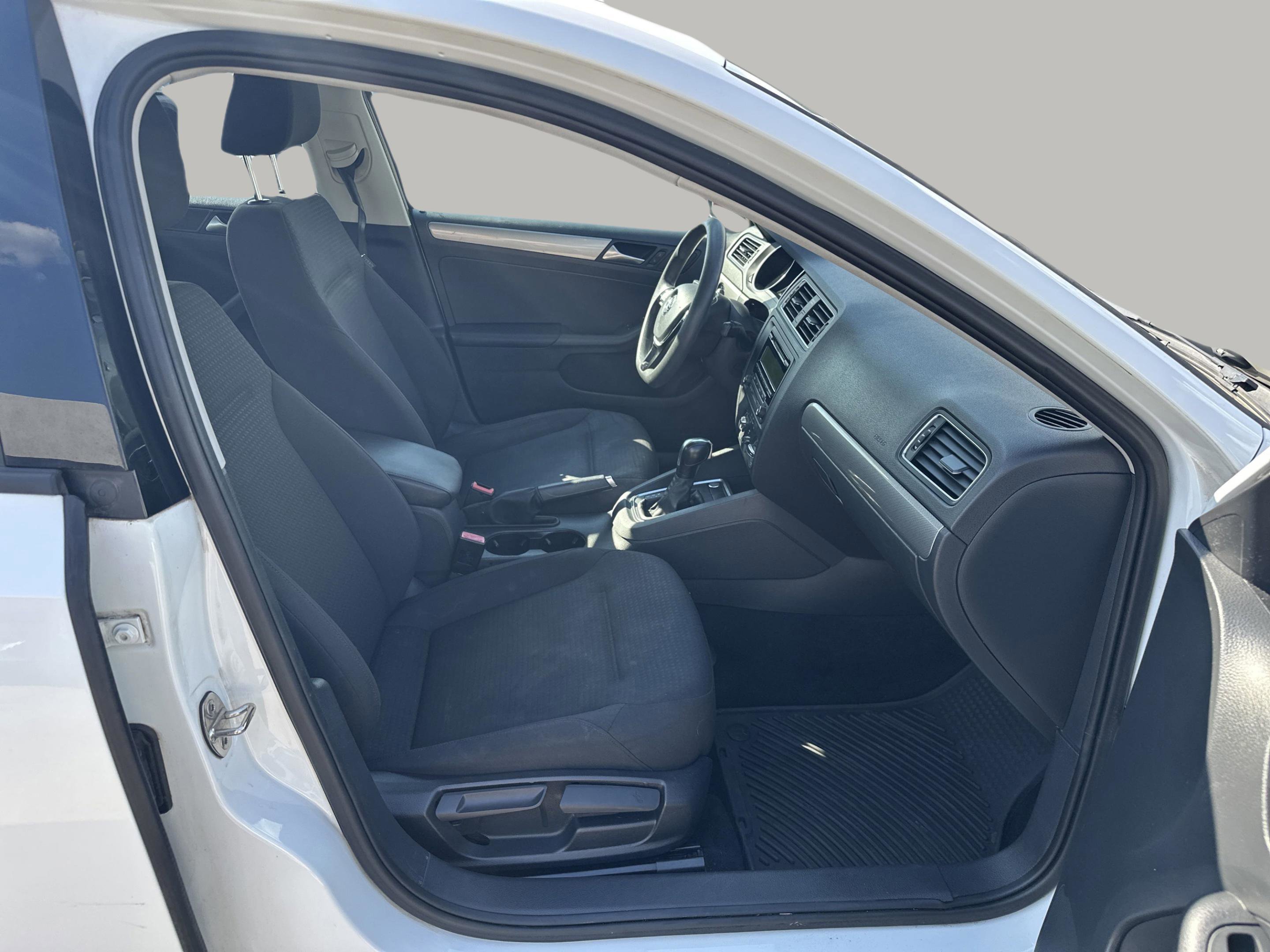 2015 Volkswagen Jetta 1.8T SE photo 12