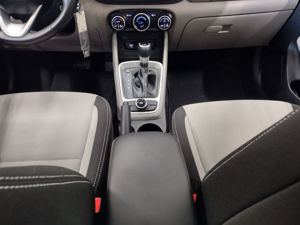 2023 Hyundai Venue SEL photo 28