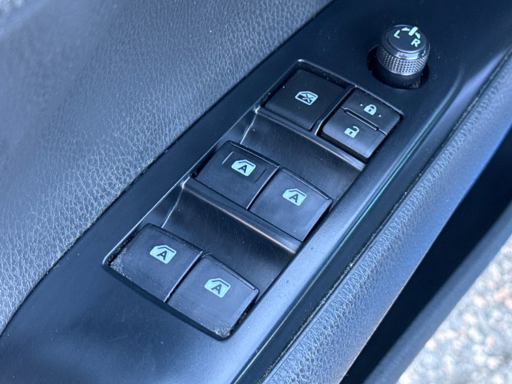 2019 Toyota Camry SE XLE photo 11