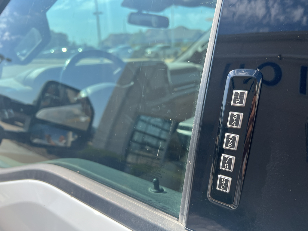 2023 Ford F-250 Lariat photo 16