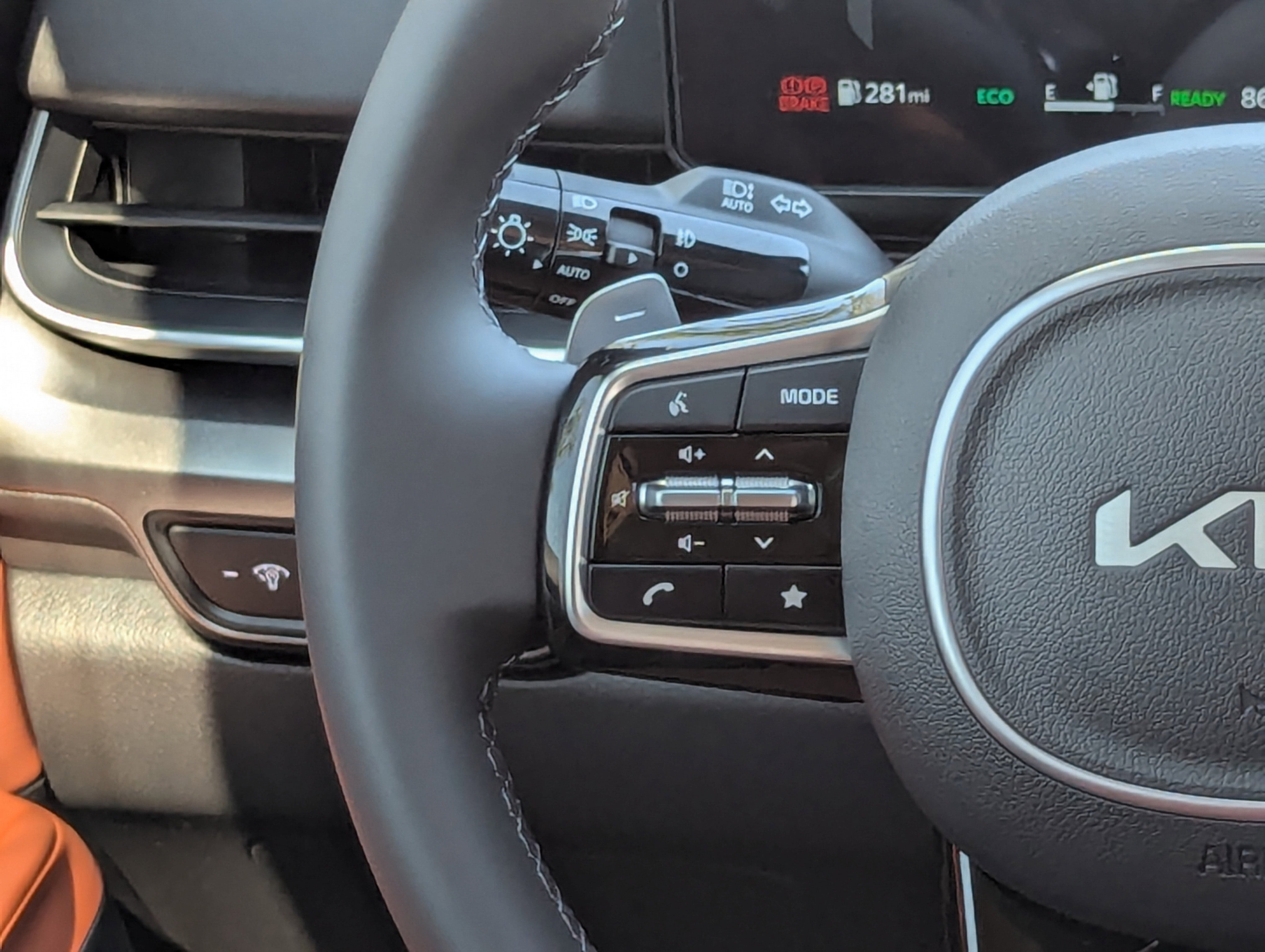 2026 Kia Carnival SX photo 2