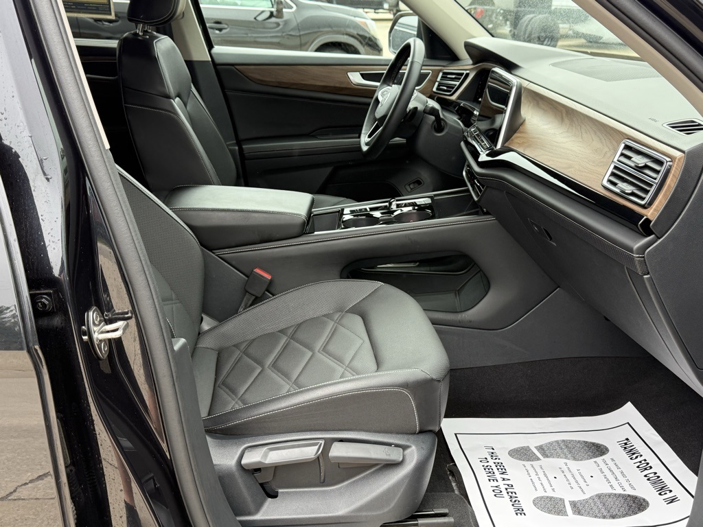 2024 Volkswagen Atlas SE Technology photo 28
