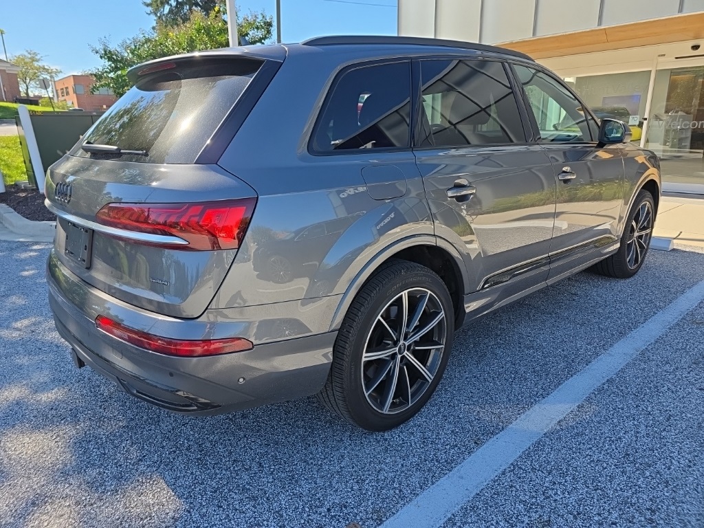 2021 Audi Q7 55 Premium Plus photo 2