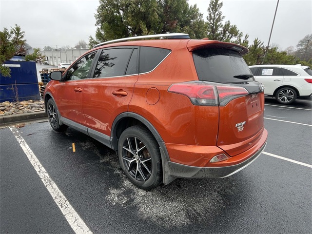 2016 Toyota RAV4 SE photo 2