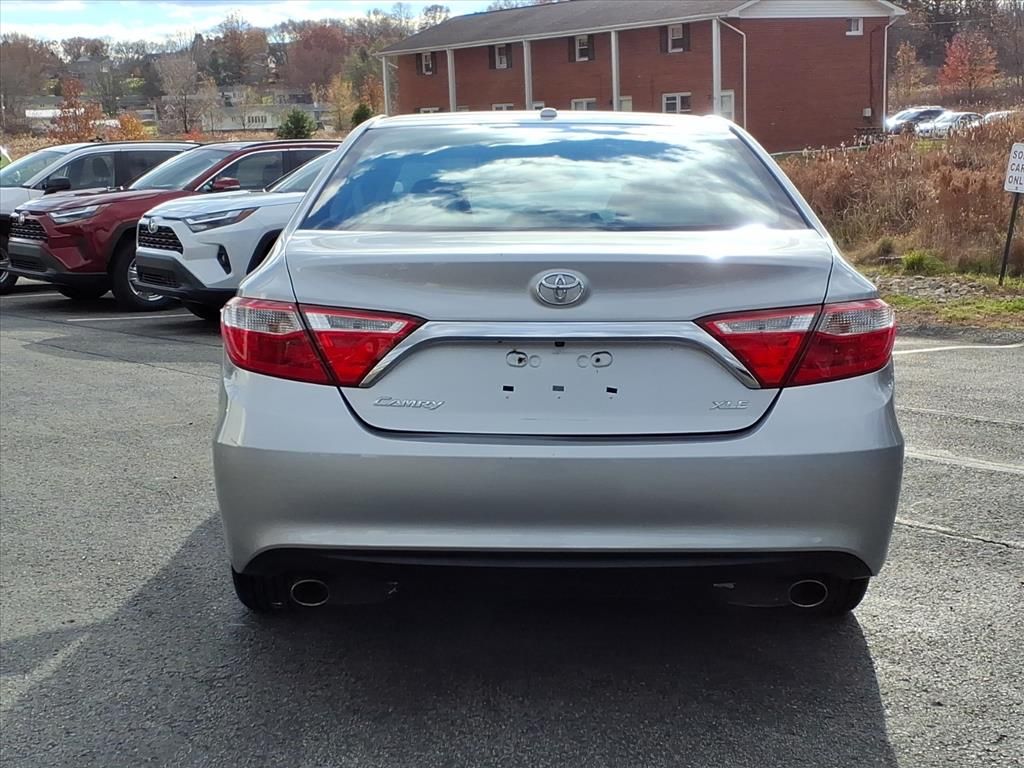 2016 Toyota Camry XLE photo 3