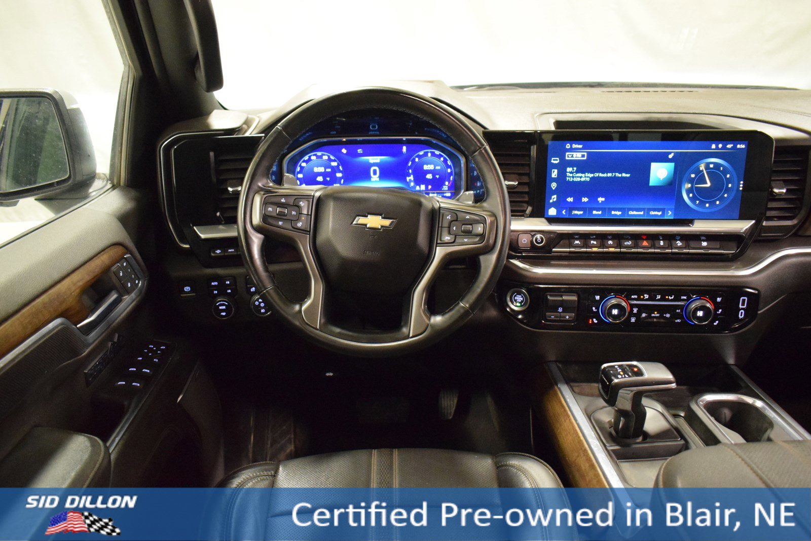 2023 Chevrolet Silverado 1500 High Country photo 3