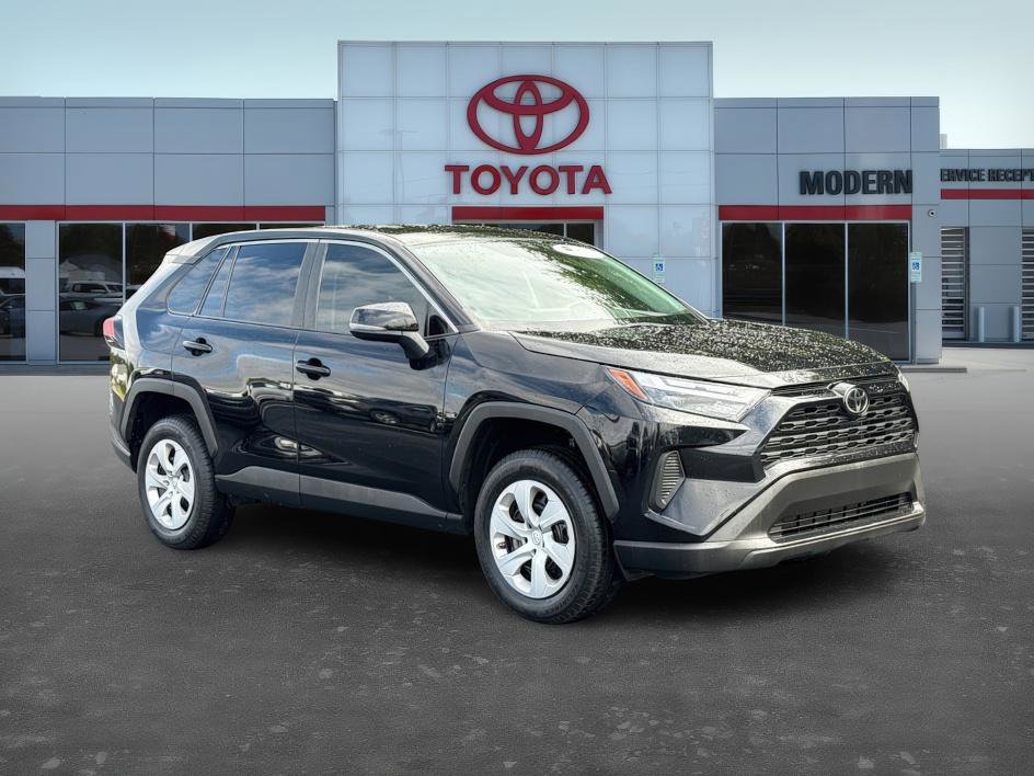 2023 Toyota RAV4 LE photo 3