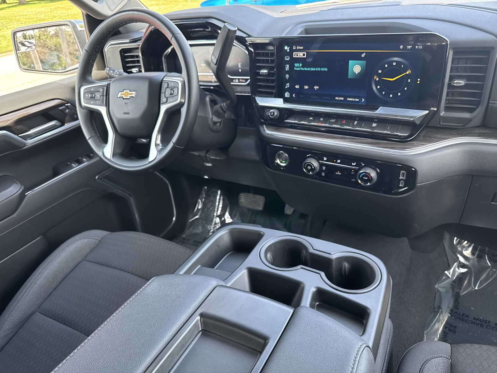 2024 Chevrolet Silverado 1500 LT photo 21
