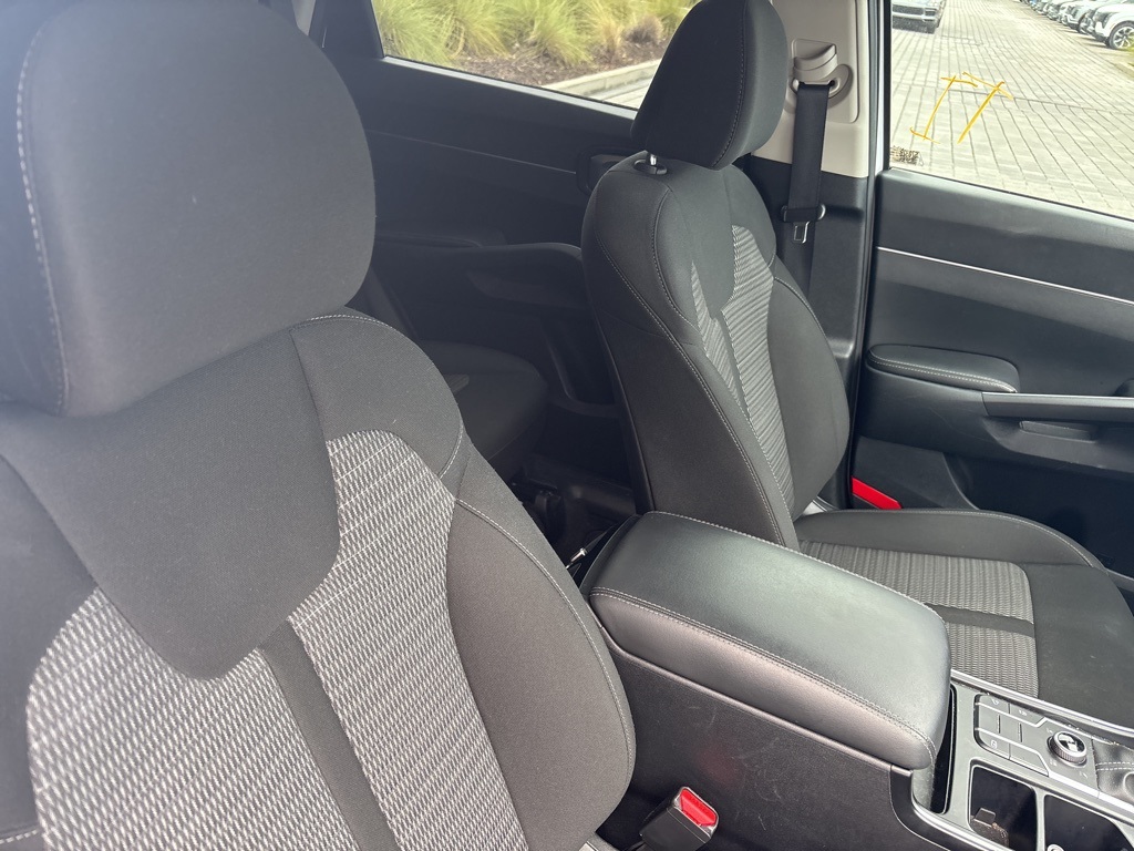 2023 Kia Sorento LX photo 35
