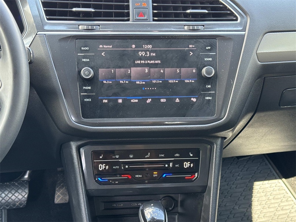 2022 Volkswagen Tiguan SE photo 19