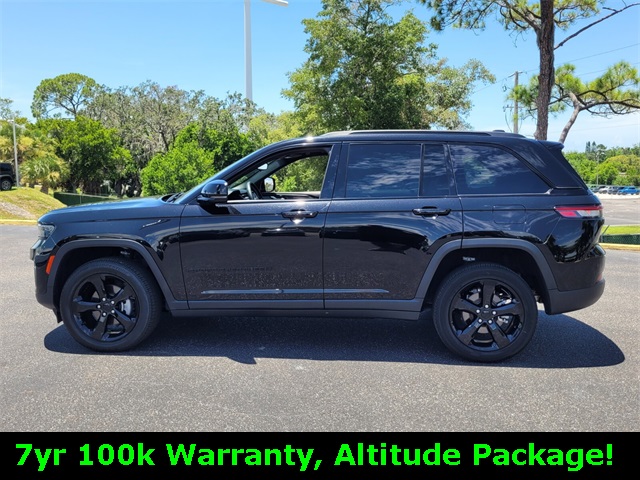 2022 Jeep Grand Cherokee Altitude photo 4