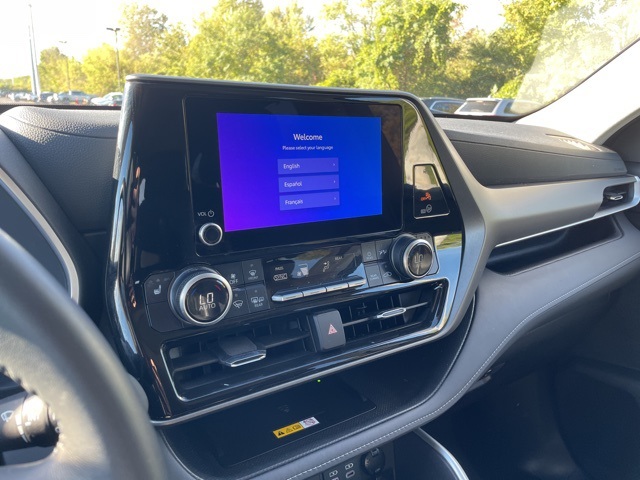 2024 Toyota Highlander XLE photo 16