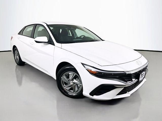 2026 Hyundai Elantra SE's photo