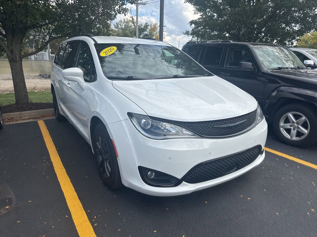 2020 Chrysler Pacifica Touring L photo 3