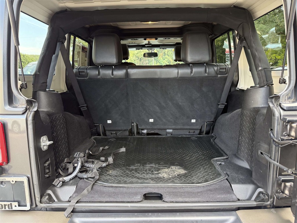 2017 Jeep Wrangler Unlimited Sahara photo 28