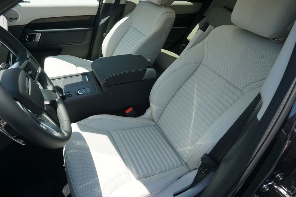 2025 Land Rover Discovery SE photo 20