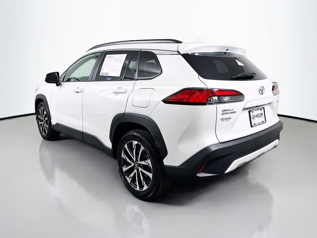 2023 Toyota Corolla Cross XLE photo 5