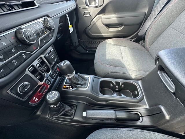 2025 Jeep Wrangler Rubicon photo 21