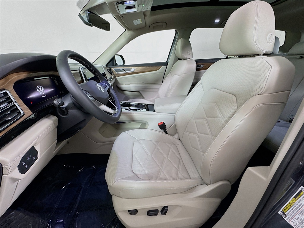 2025 Volkswagen Atlas SE Technology photo 6