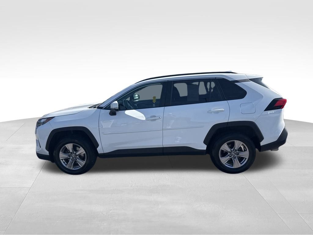 2023 Toyota RAV4 XLE photo 2