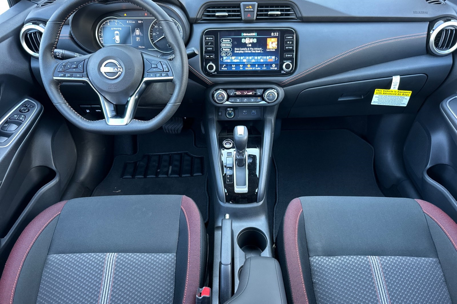 2025 Nissan Versa 1.6 SR photo 14