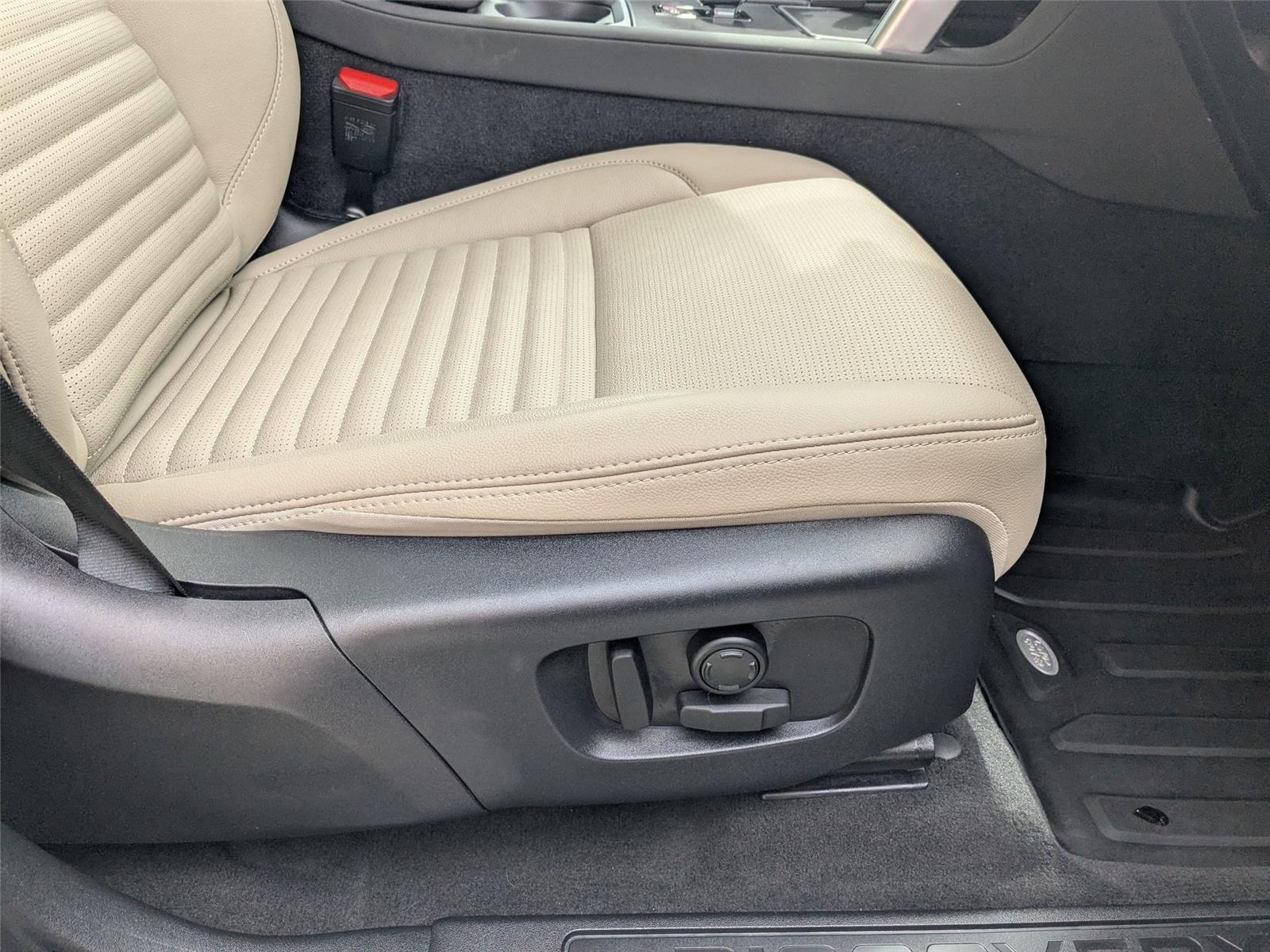 2024 Land Rover Discovery Sport S photo 31