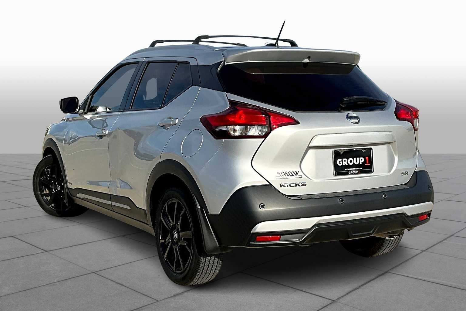 2020 Nissan Kicks SR photo 10