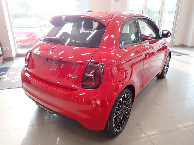 2024 Fiat 500e Red photo 5