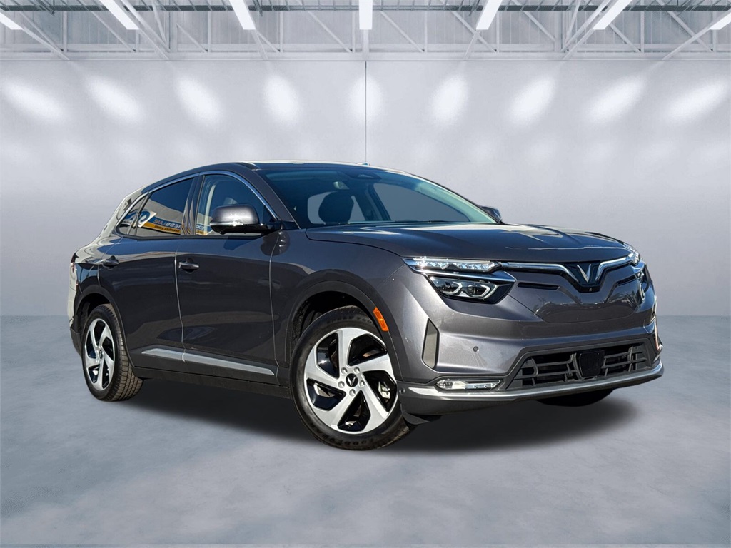 2025 VinFast VF 8 Eco's photo