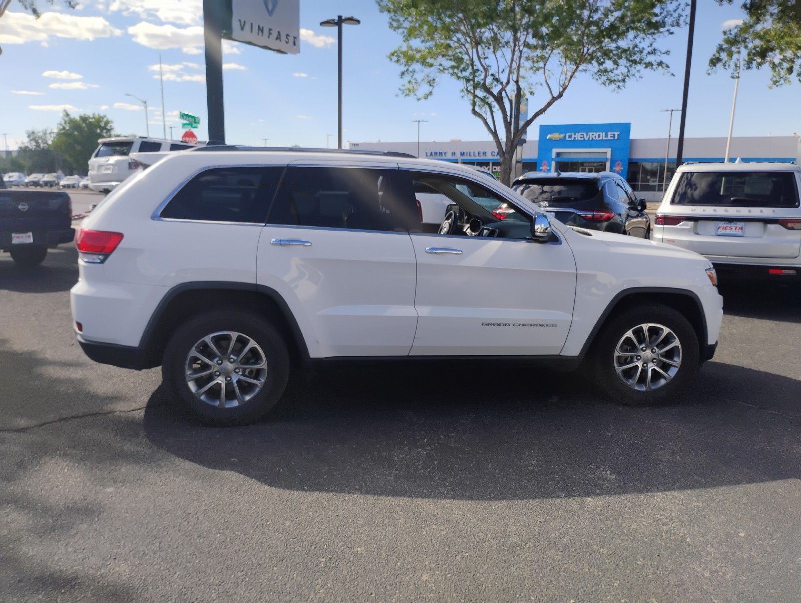 Used 2014 Bright White Clearcoat Jeep Limited image 6