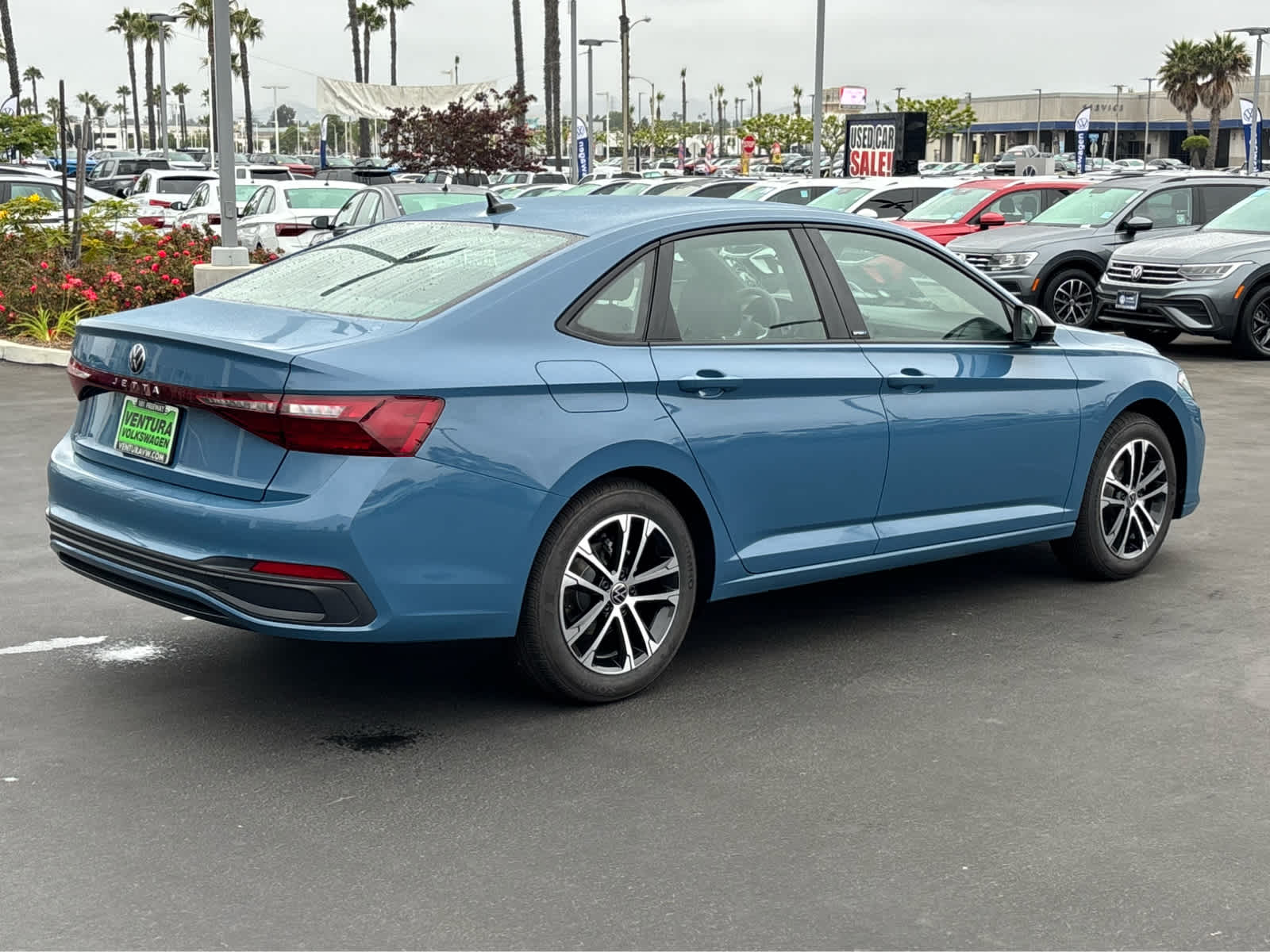 2025 Volkswagen Jetta Sport photo 3