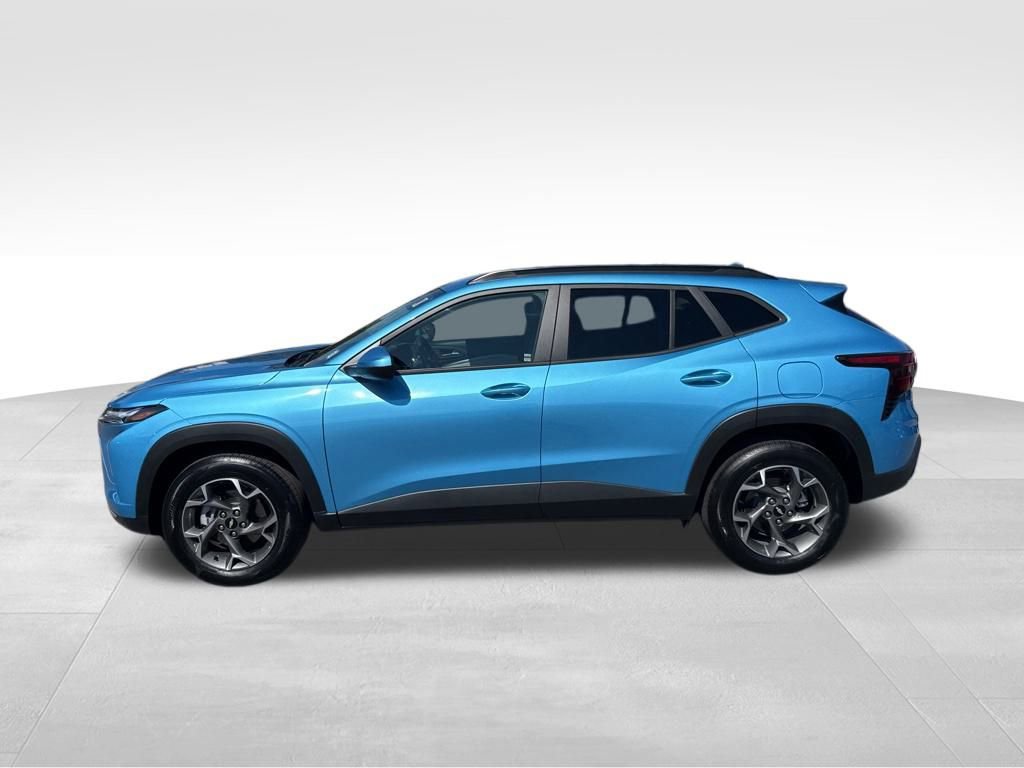 2025 Chevrolet Trax LT photo 2