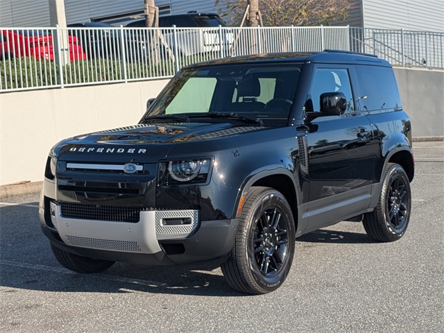 2025 Land Rover Defender S's photo