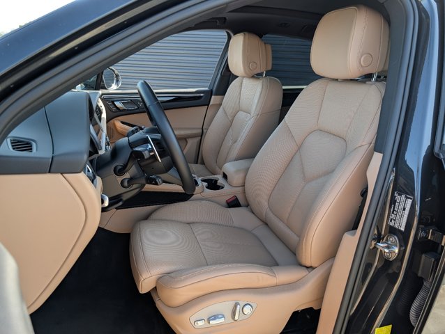 2024 Porsche Macan T photo 5