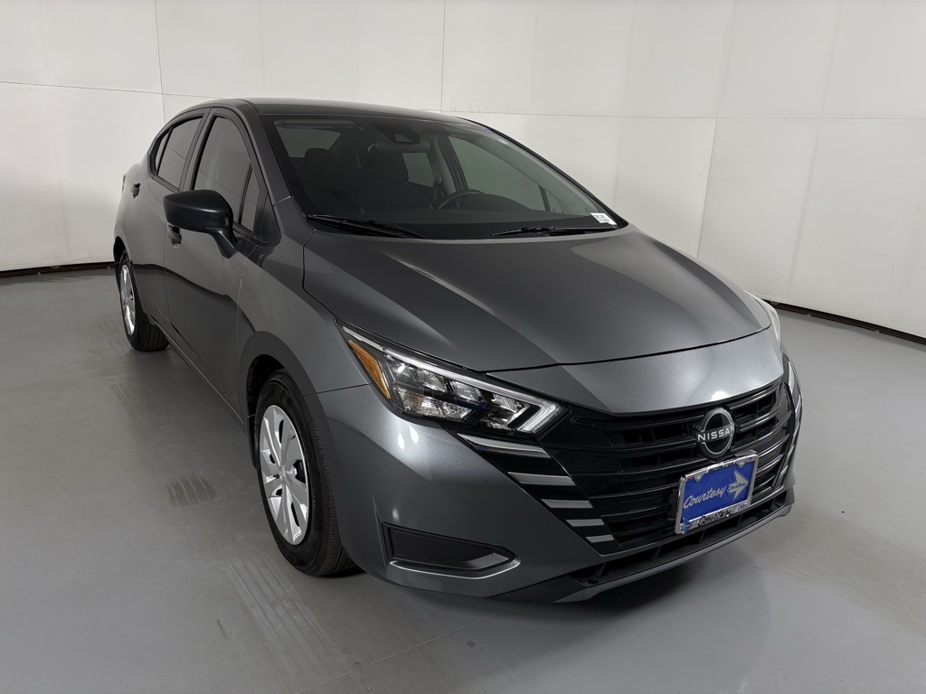 2025 Nissan Versa 1.6 S photo 2