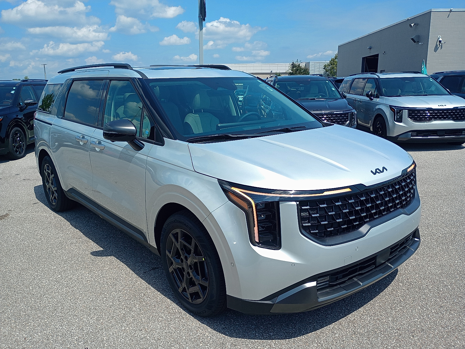 2026 Kia Carnival SX's photo