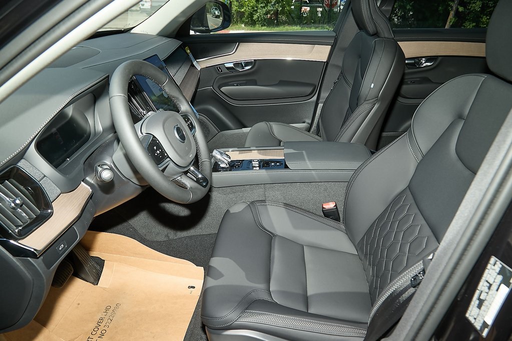2025 VOLVO XC90 - Image 16