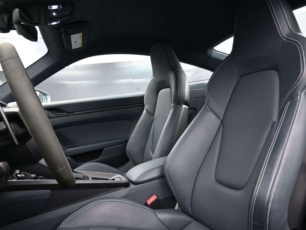 2022 Porsche 911 4 GTS photo 4