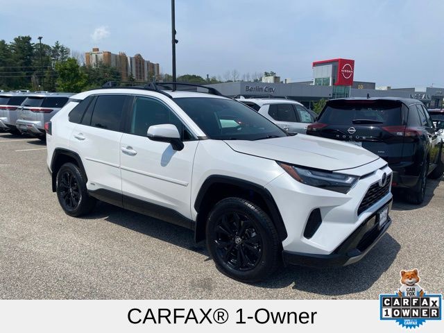 2024 Toyota RAV4 Hybrid SE photo 2